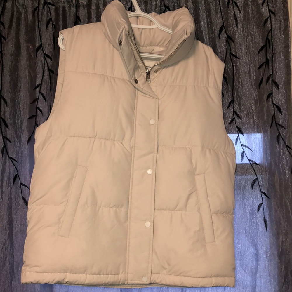 Simple cream puffer vest